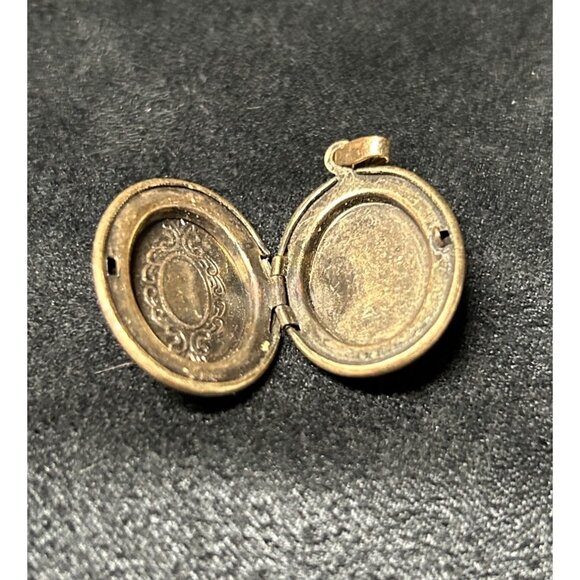 vintage 1960's oval locket with victorian design1” - Picture 2 of 5